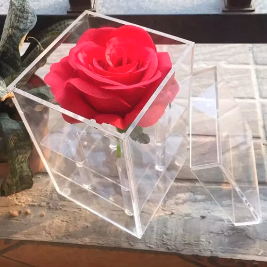 Scatola da imballaggio trasparente e impermeabile per fiori freschi stabilizzati in acrilico per una presentazione floreale eterna