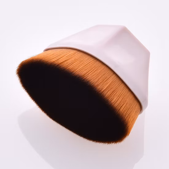 Pennello per fondotinta in fibra sintetica di nuovo arrivo all'ingrosso con custodia protettiva Pennello cosmetico Pennello per trucco